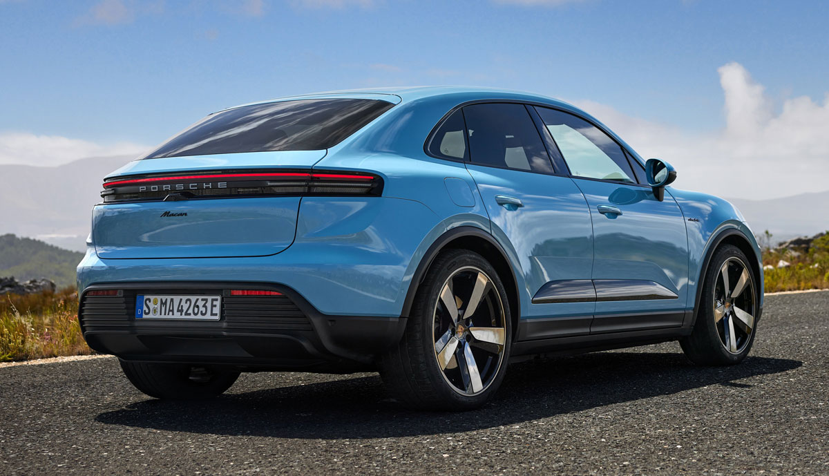 Porsche-Macan-Elektroauto-babyblau