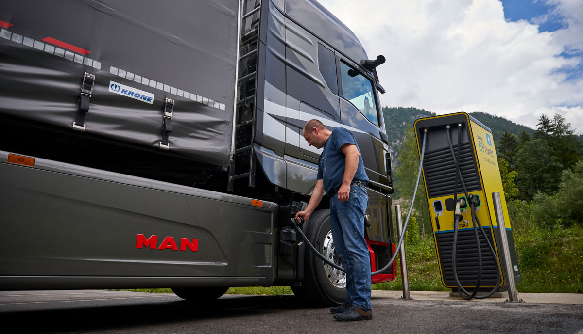 Man-eTruck-laedt