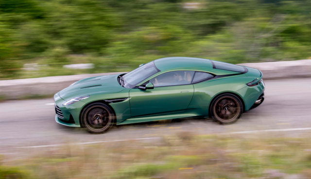 Aston_Martin_DB12_-_Iridescent_Emerald