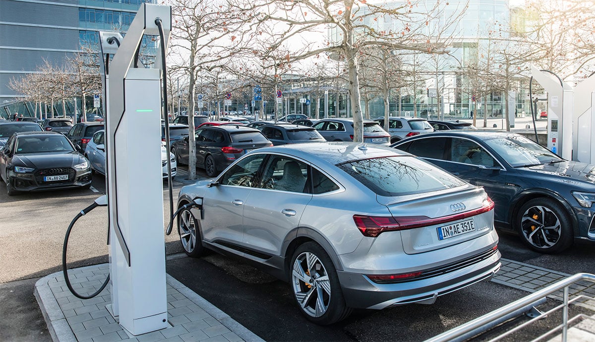 Audi-e-tron-laedt