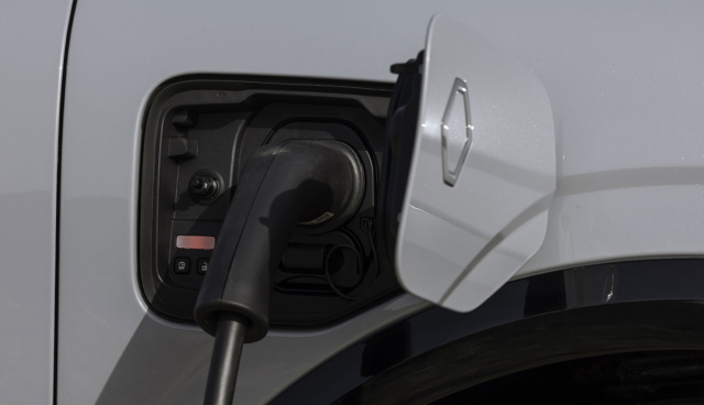 Renault-Megane-E-Tech-Electric-Ladeanschluss