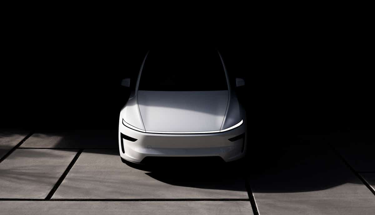 Tesla-Model-Y-2025-Front