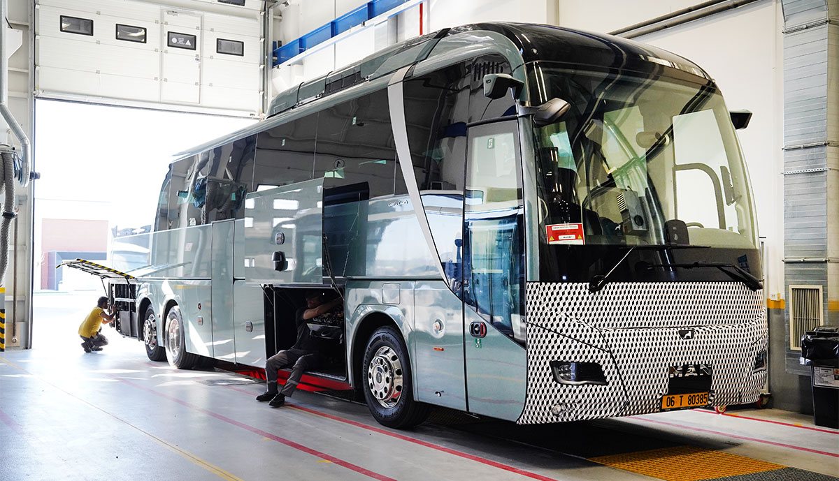 e-eot-man-ecoach-sneak-preview-05