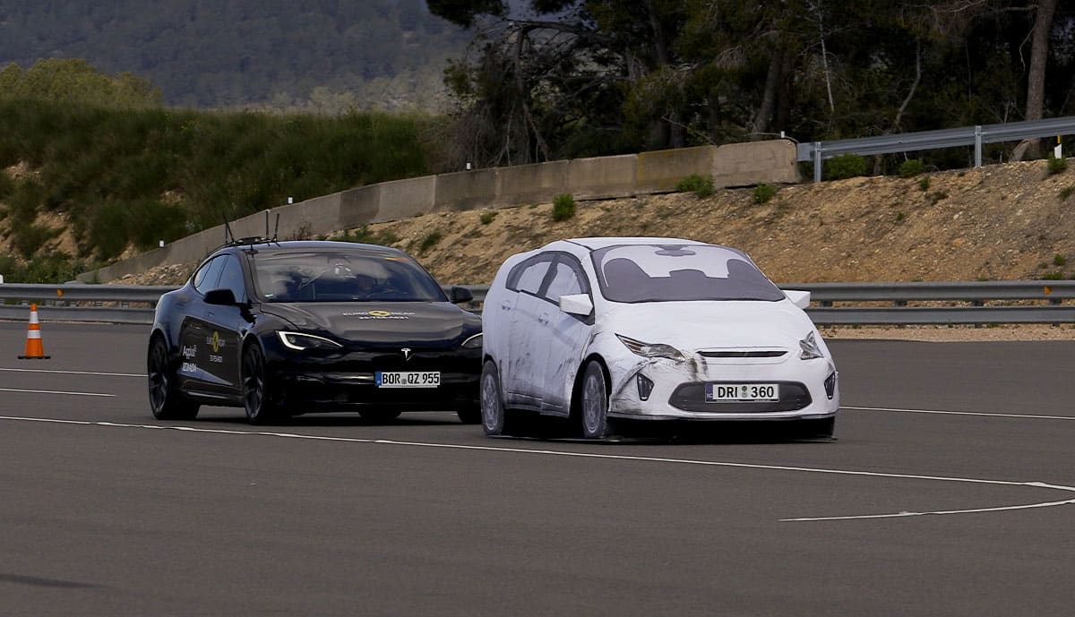 Euro-NCAP-Tesla-Fahrerassitenzsyseme-Test