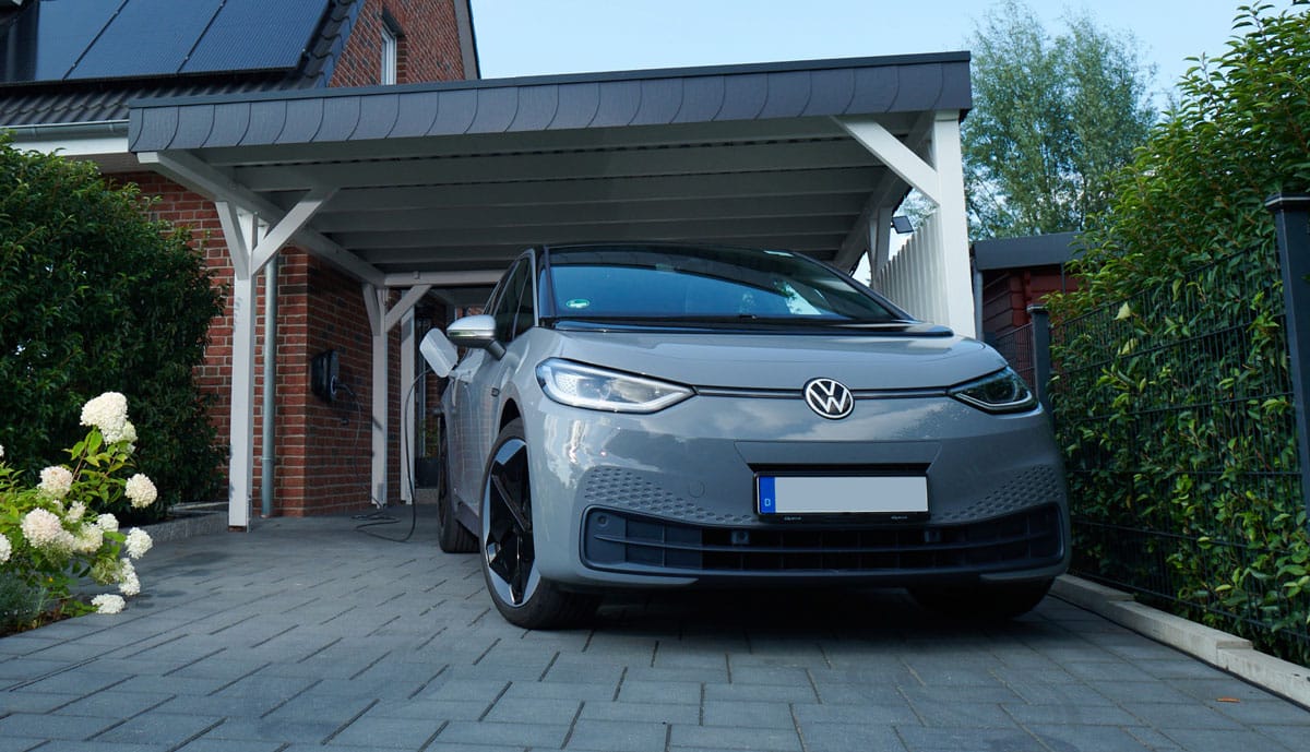 E.On-Elektroauto-laedt-zu-Hause