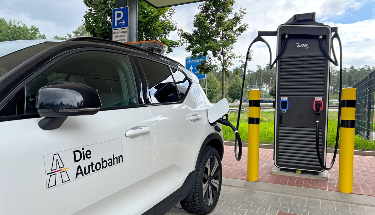 Eroeffnung-Wolfsgrund-West-Front-(c)-Autobahn-GmbH