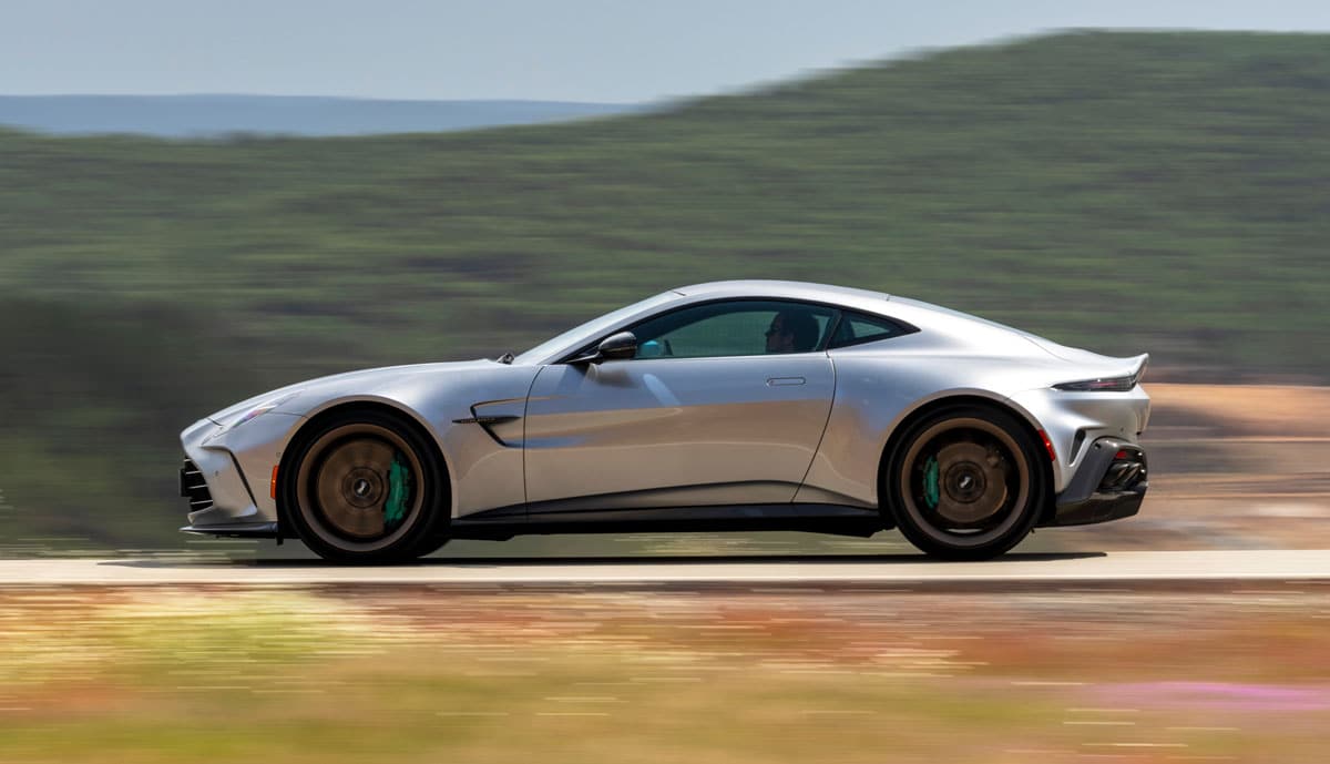 Aston-Martin-Vantage