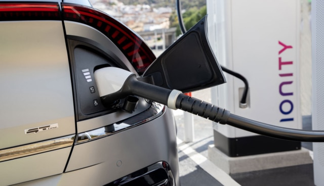 Kia-EV6-laedt-Ionity