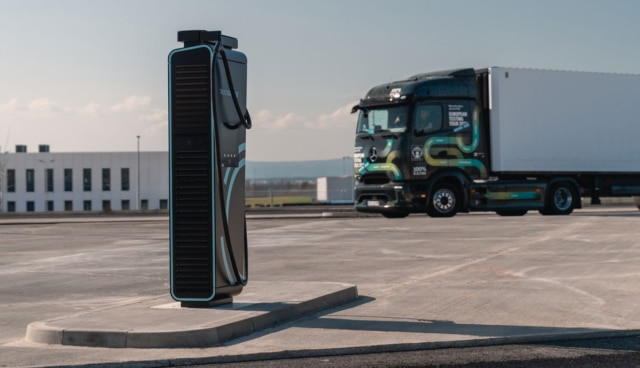 Mercedes-eActros-Ladestation
