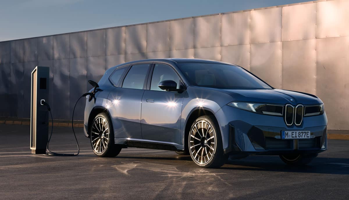 BMW-iX3-2025-laedt