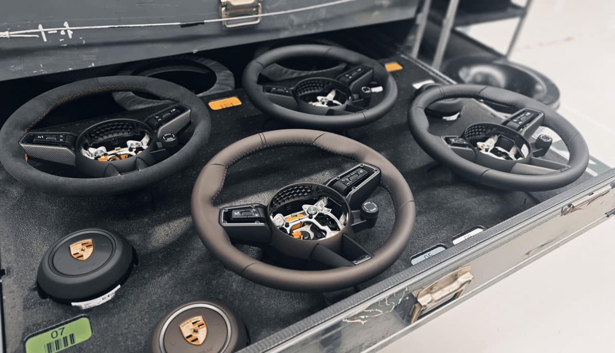Porsche-Lenkraeder-in-der-Produktion,