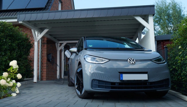 VW-ID.3-laedt-zu-Hause
