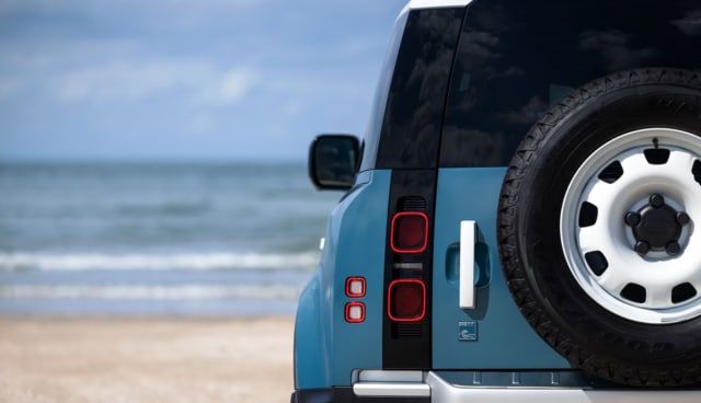 Land-Rover-Defender-Heck