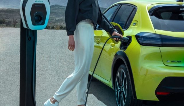 Peugeot-e-208