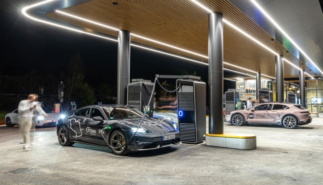 Porsche-Taycan-laedt