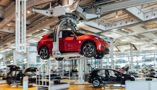 VW-Produktion-Glaeserne-Manufaktur-Dresden