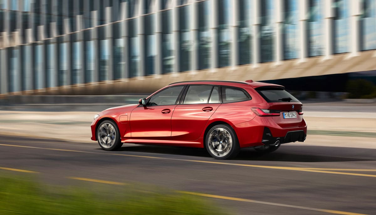 bmw-330e-touring