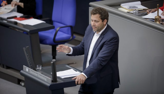 pressefoto-lars-klingbeil-plenum1-tobiaskoch