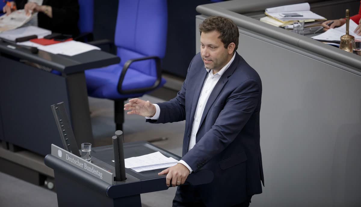 pressefoto-lars-klingbeil-plenum1-tobiaskoch