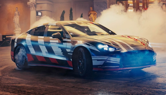 Mercedes-AMG-GT-4-Türer-Coupe-Teaser-Brad-Pitt-2