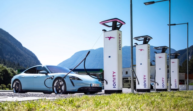 Porsche-Taycan-at-IONITY