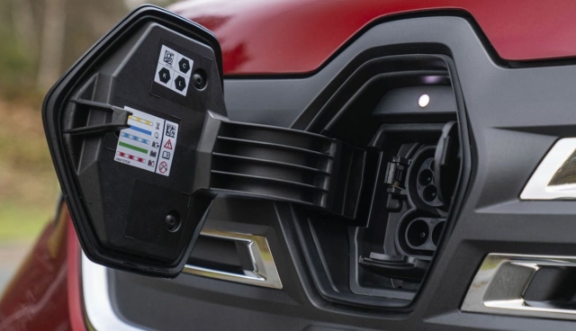 Renault-Kangoo-E-Tech-Electric-Ladeanschluss