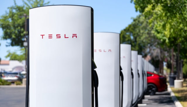 Tesla-Supercharger-V4