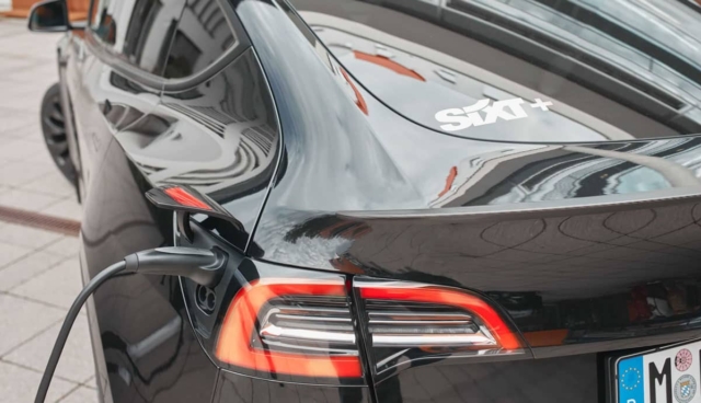 Sixt-Elektroauto-Tesla-1