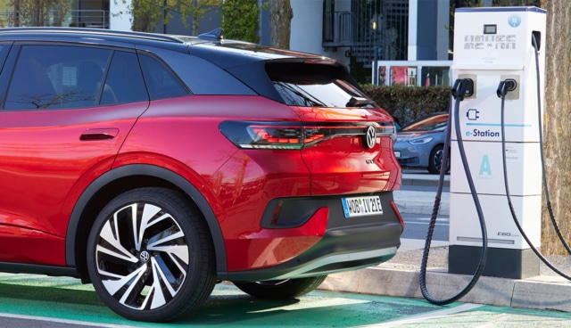 VW-ID4-laedt-2