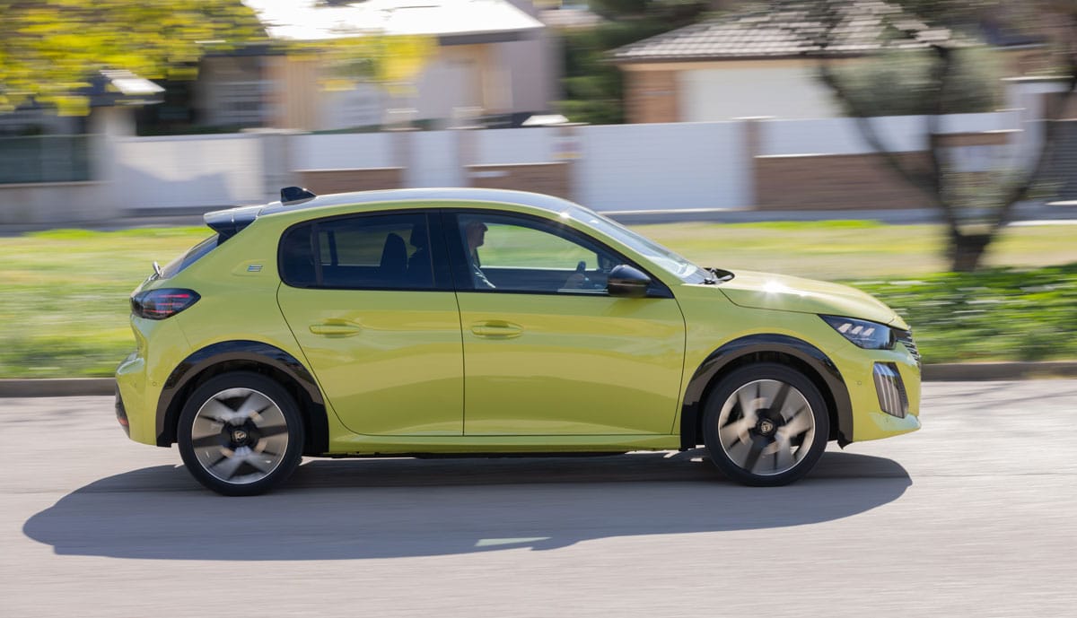 PEUGEOTE-e-208
