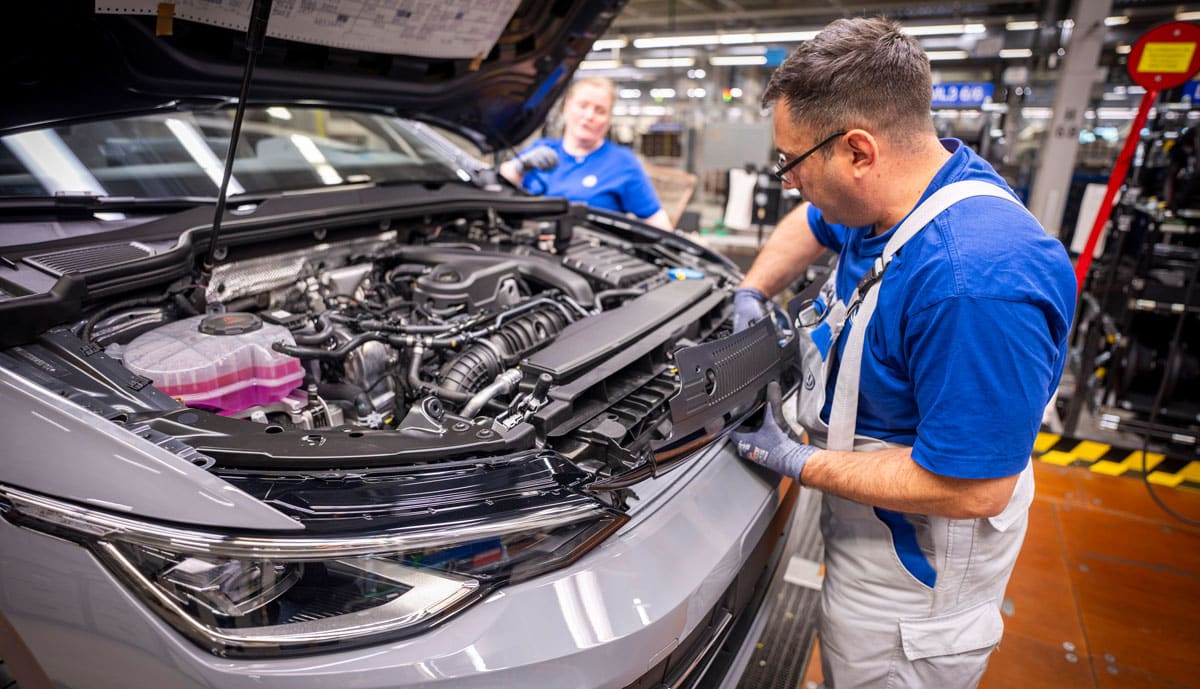 Volkswagen-Werk-Wolfsburg,-Golf-Produktion-
