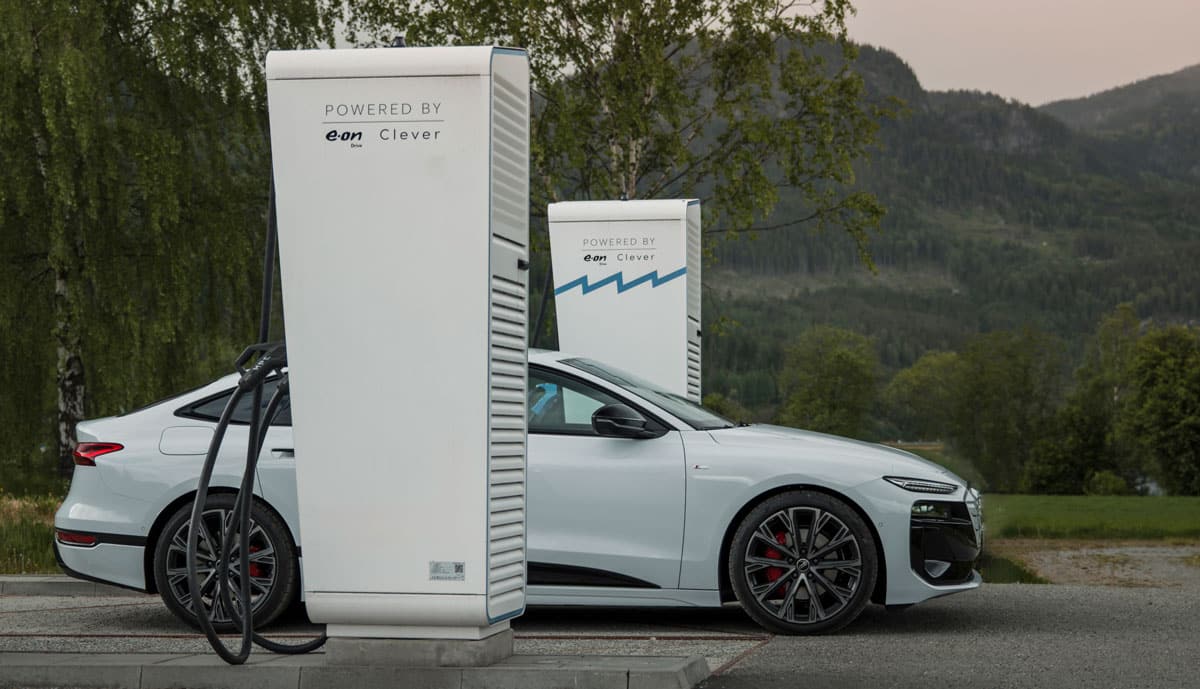 Audi-A6-e-tron-laedt