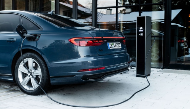 Audi-A8-TFSI-e-