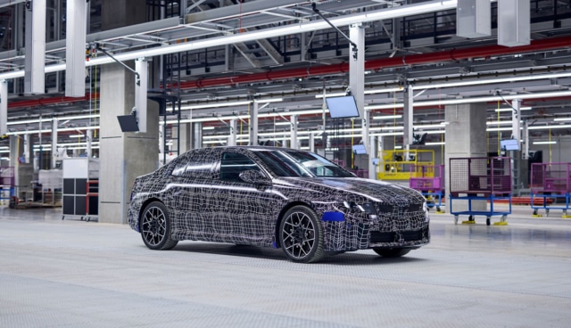 BMW-i3-getarnt-Fabrik