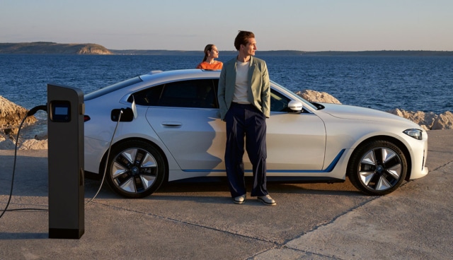 BMW-i4-laden
