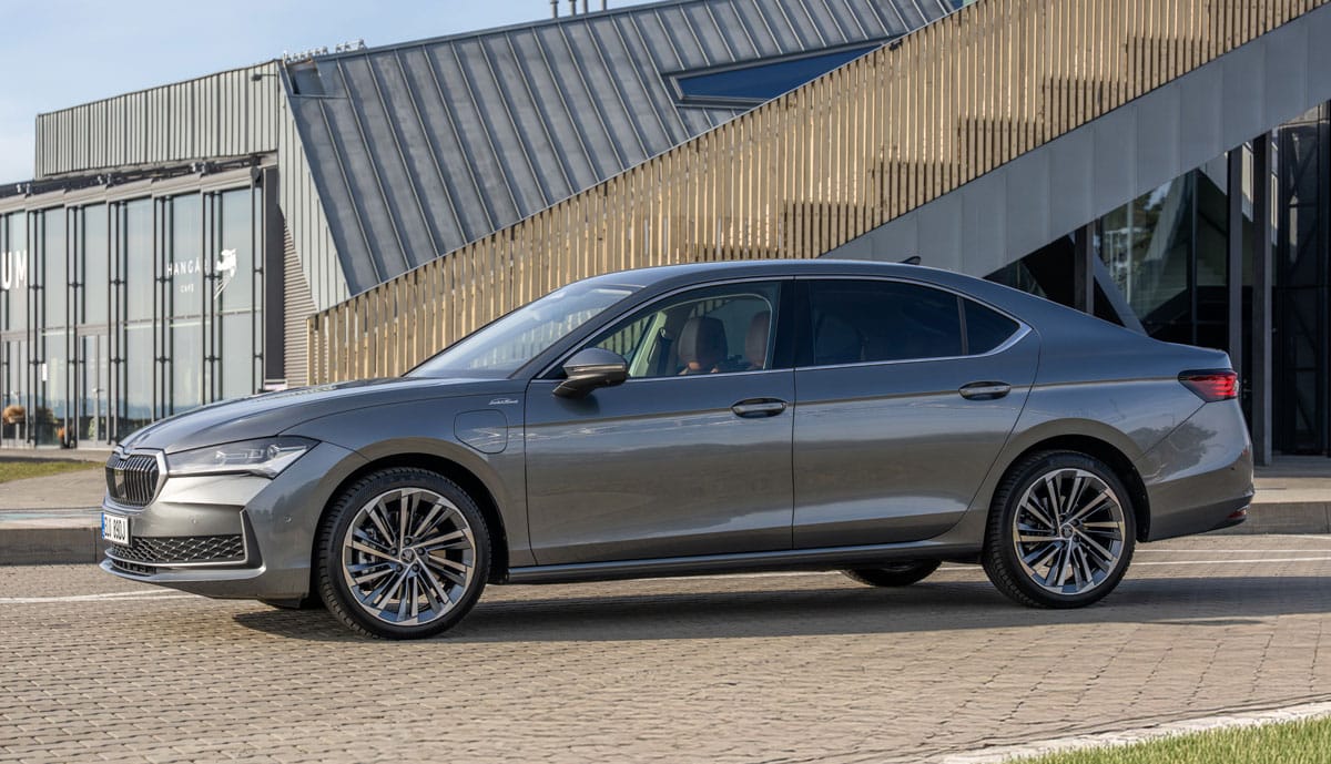 Skoda-Superb-Limousine-mit-200-kW-272-PS-Plug-in-Hybridantrieb