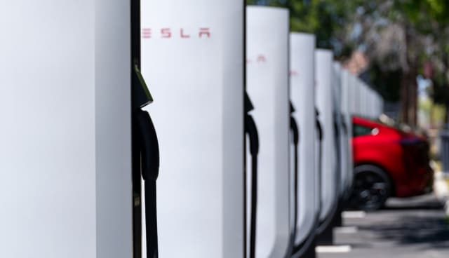 Tesla-Supercharger-V4