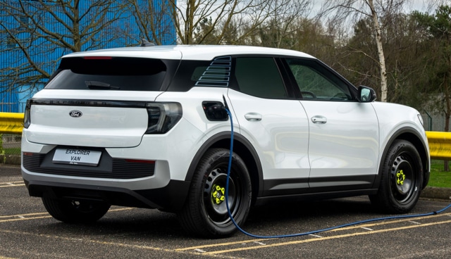 Ford-Explorer-Van-2026-3