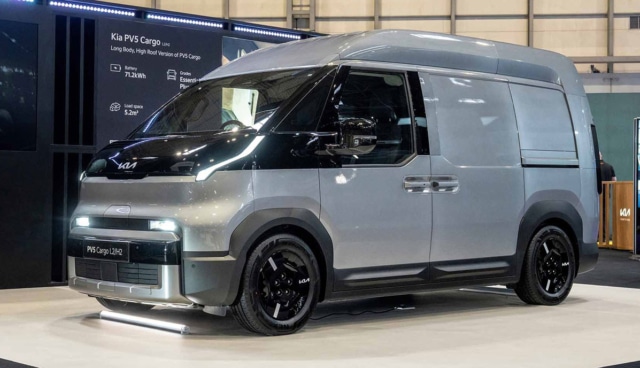 Kia_PV5_Cargo_L2H2_CV_Show_Birmingham_01_LoRes