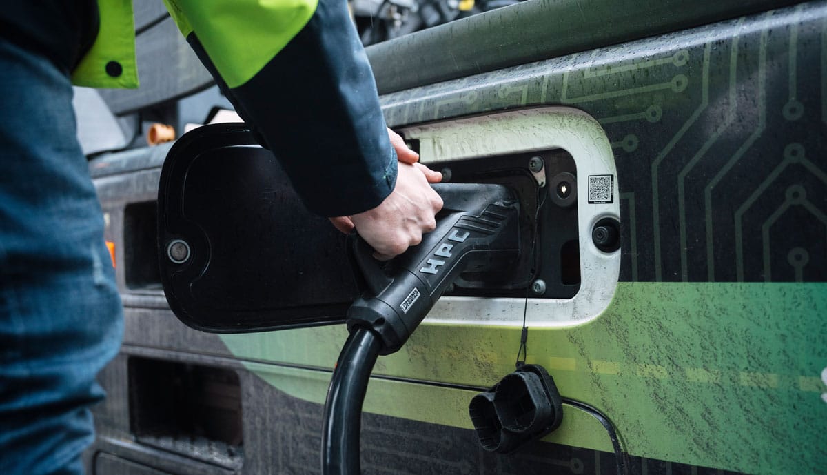 Mercedes-eActros-laedt