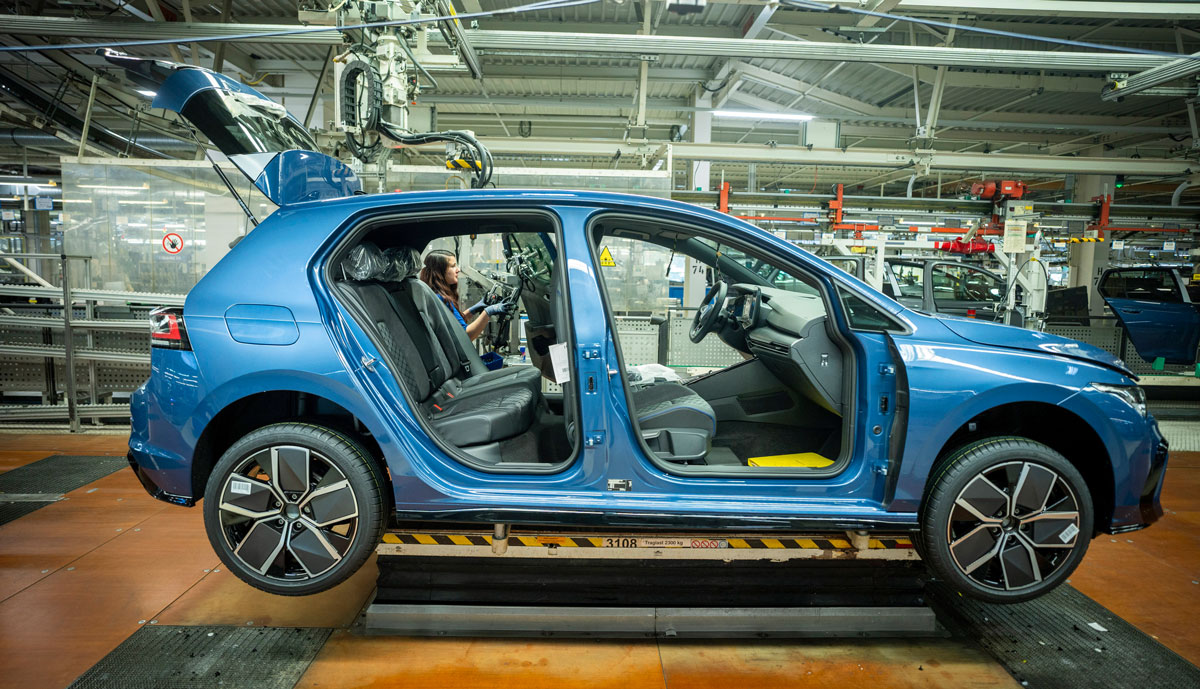 Volkswagen-Werk-Wolfsburg,-Golf-Produktion-