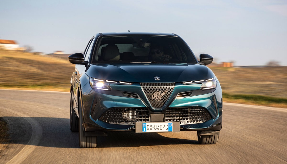 Alfa-Romeo-Junior-Ibrida-Q4