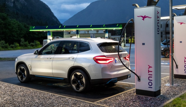BMW-laedt-bei-Ionity