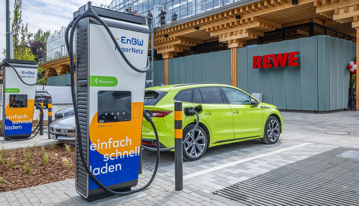 EnBW eröffnet 500. Schnellladestandort an Filialen der Rewe Group