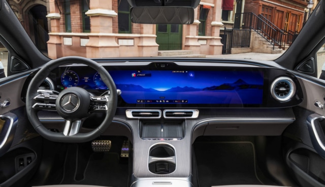 Mercedes-Benz-C-400-4MATIC-elektrisch-Cockpit