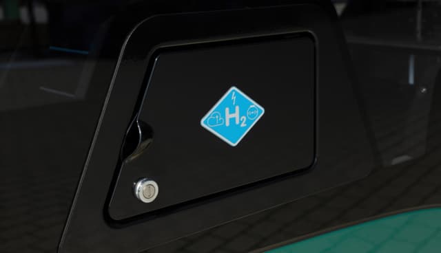 Mercedes-Benz-eCitaro-fuel-cell-