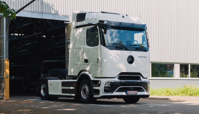 Mercedes eActros-1