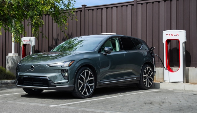 Volvo-charging-at-Tesla-Supercharger