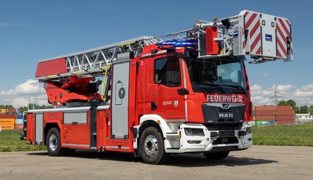 MAN-Rosenbauer-L32A-XS-electric-1