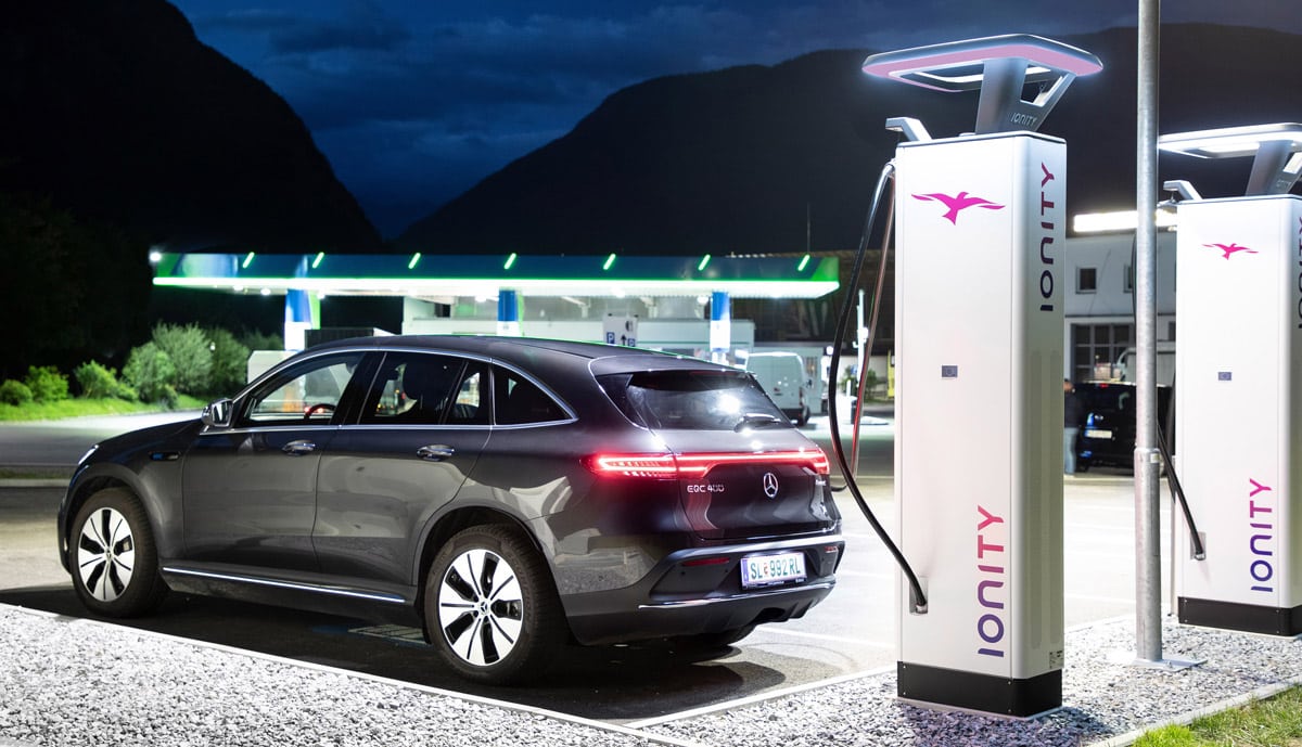 Mercedes-Benz-EQC-at-IONITY